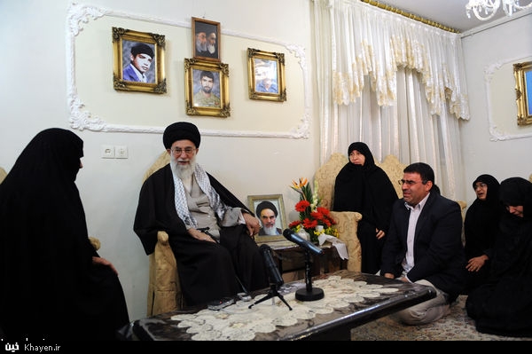 هدیه رهبر انقلاب به خواهر یک شهید کرمانشاهی