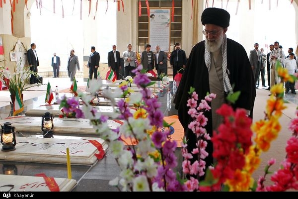 بازدید رهبر معظم انقلاب از یادمان شهدای پاوه