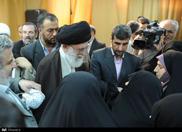 دیدار رهبر معظم انقلاب با جمعی از زنان ایثارگر استان کرمانشاه (1390/07/28)