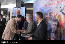 در شب میلاد با سعادت امام حسین(ع) در تهران برگزار شد:  تجلیل از هنرمندان حوزه ایثار و شهادت در جمع هنرمندان جانباز